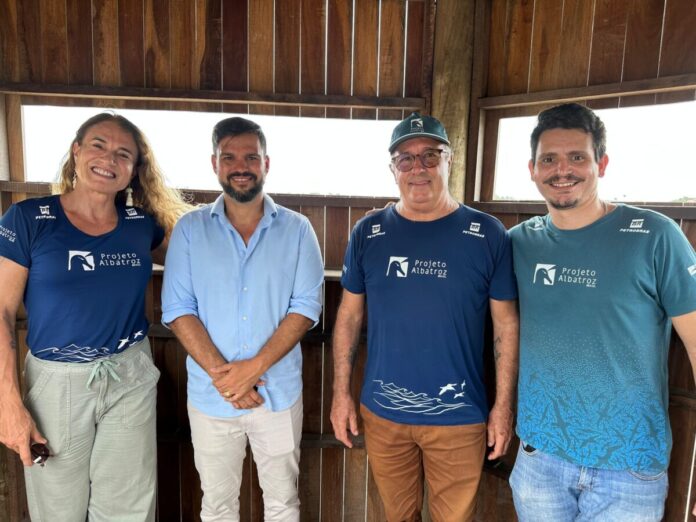 Secretário da Cidade, Miguel Alencar, se reúne com coordenadora-geral do Projeto Albatroz