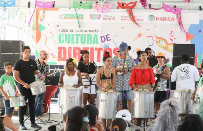 Bloco Cultura de Direitos contagia os foliões no Centro de Maricá