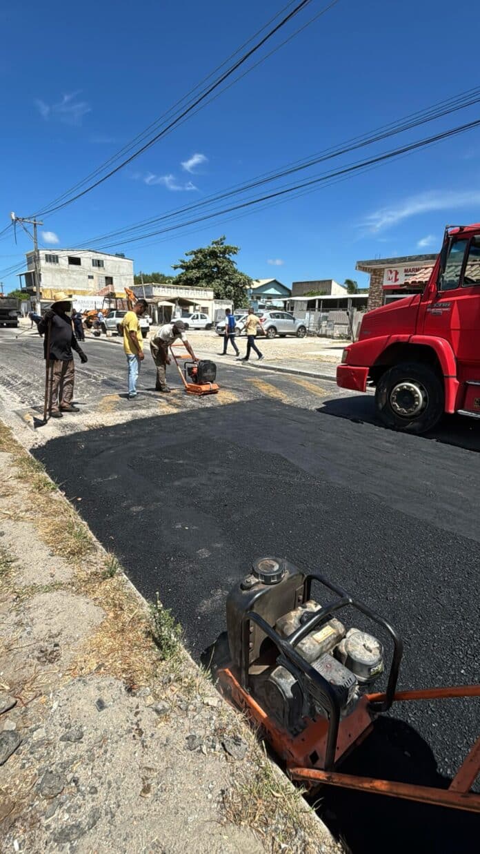 Estrada Antenor Cardoso da Fonseca, no Grande Jardim Esperança, recebe serviço de recuperação asfáltica