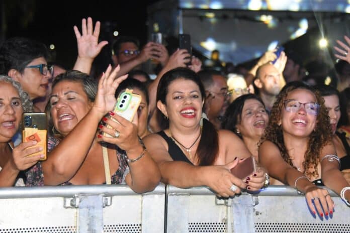 Falamansa lota o Parque Nanci no fechamento do segundo dia do Sesc Verão