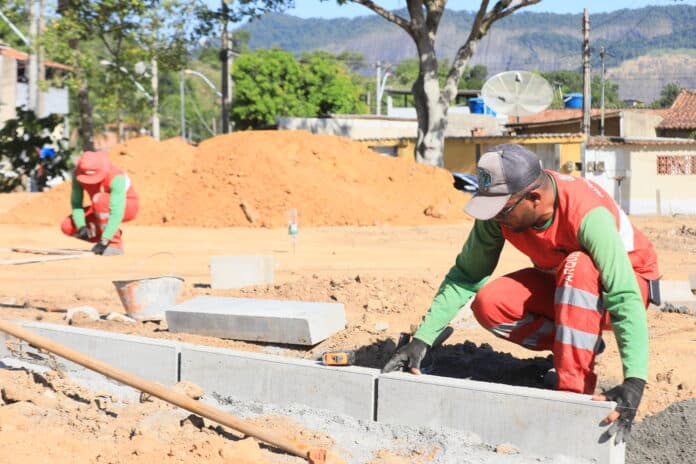 Maricá constrói três praças públicas e rotatória em Santa Paula