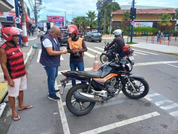 Maricá fiscaliza documentação de mototaxistas no Centro