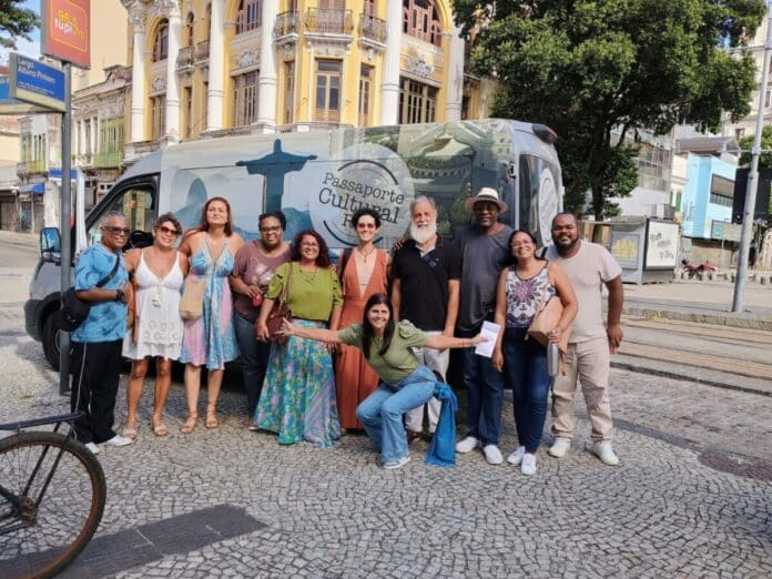 Moradores de Cabo Frio participam de experiência cultural gratuita com o programa “Passaporte Cultural”