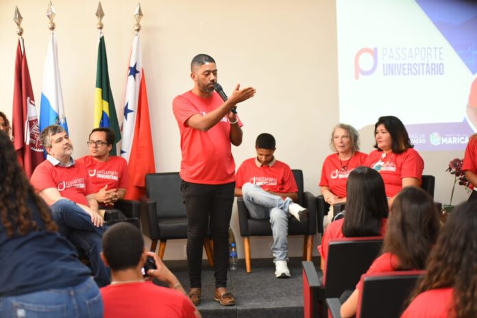 Prefeitura de Maricá entrega 50 bolsas de Medicina para novos alunos do Passaporte Universitário