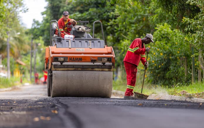 Prefeitura segue com manutenção de vias em todo o município