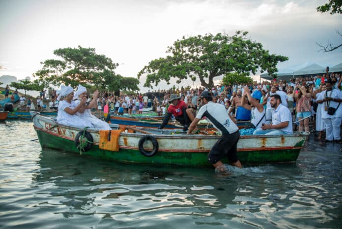 “Presente às Águas” celebra Iemanjá com fé e tradição em Cabo Frio