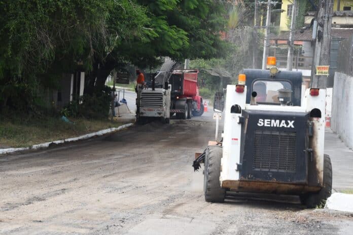 Somar inicia serviço de fresagem de pavimento no Recanto, em Itaipuaçu