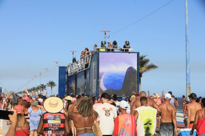 Carnaval Maricá 2025: blocos arrastam milhares de foliões nos circuitos de samba da cidade