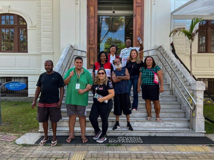 Casa Abrigo Mumbuca leva acolhidos a passeio no museu do Jardim Botânico