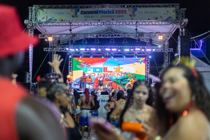 Clima familiar toma conta do último dia de Carnaval em Ponta Negra