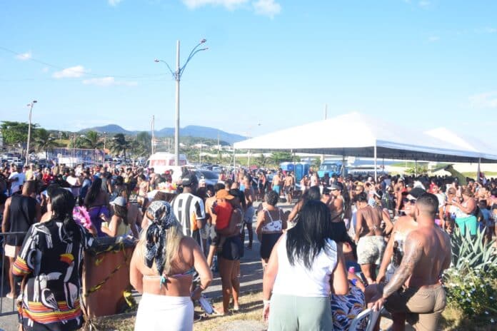 Dezenas de blocos carnavalescos contagiam o público na reta final do Carnaval