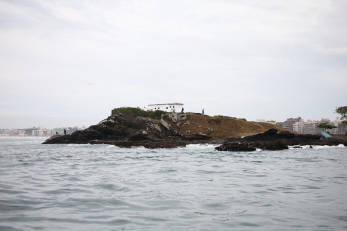 Mergulho de reconhecimento na Ilha do Papagaio avança projeto ambiental em Cabo Frio