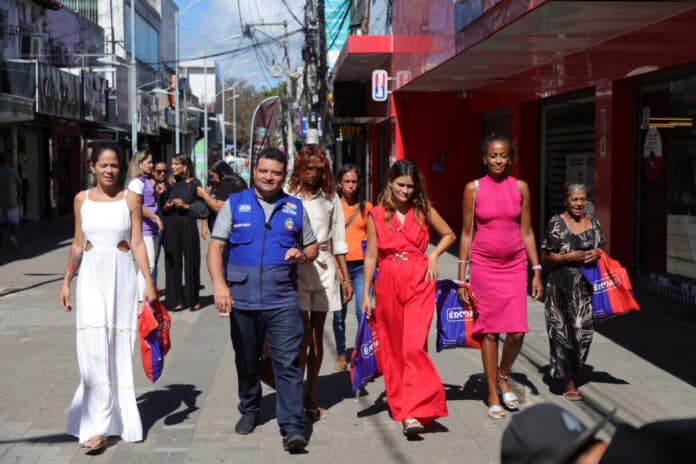 Mulheres em situação de rua recebem tratamento de beleza e resgatam autoestima no Dia Internacional da Mulher