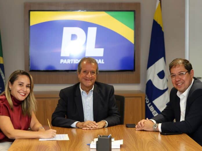 Prefeita de Araruama, Daniela Soares, se filia ao PL