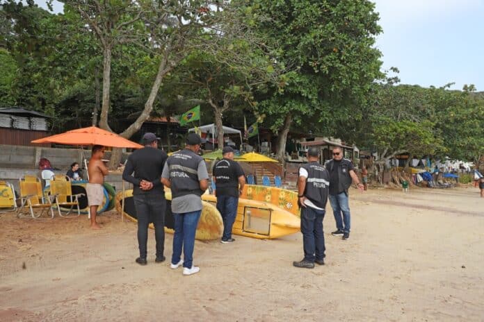 Prefeitura de Búzios realiza reordenamento na Praia de João Fernandes