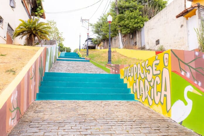 Prefeitura transforma escadaria da Boa Vista em galeria de arte a céu aberto, no Centro