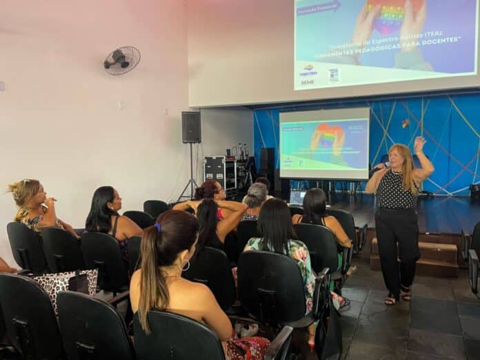 Professores da rede municipal de ensino participam de curso sobre Transtorno do Espectro Autista (TEA) promovido pela Secretaria de Educação de Cabo Frio